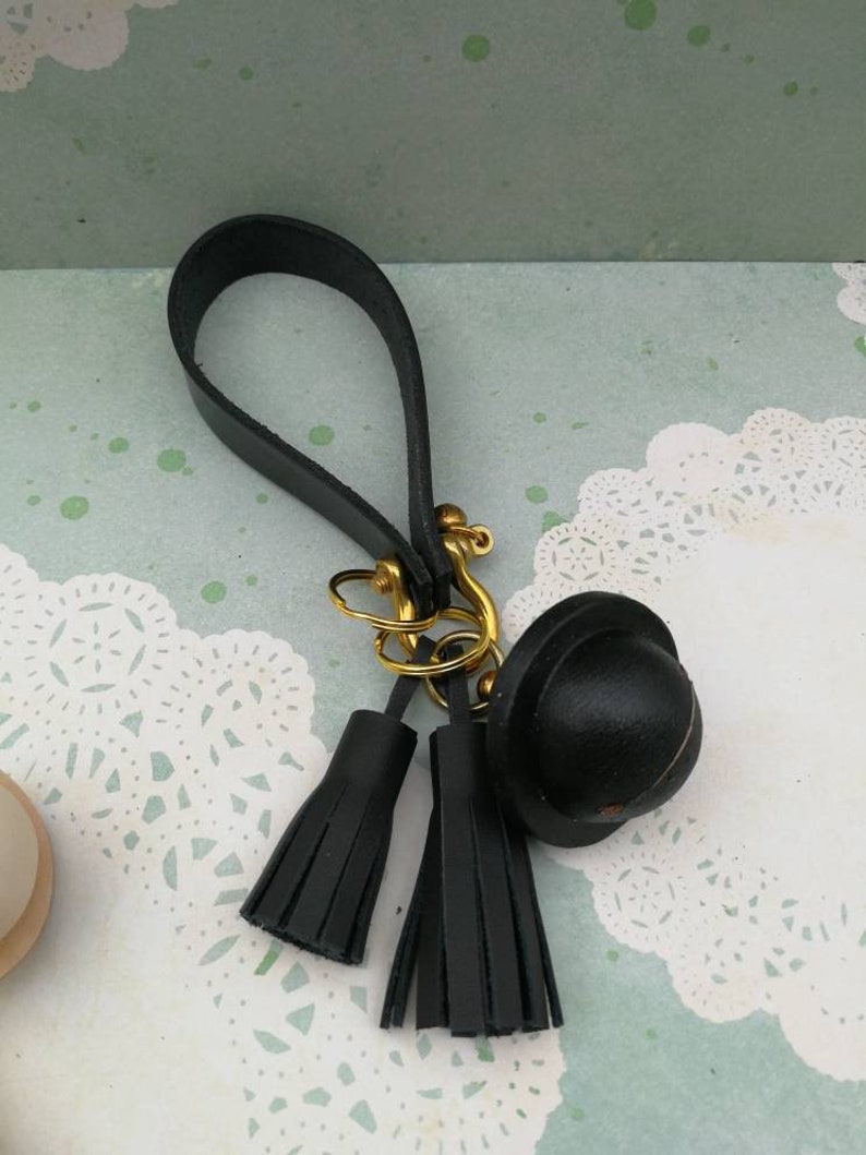 004-Veg-tanned leather bell key-chain