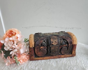 Vintage Hand Carved Ornate Wooden Chest Box with Latch/Keepsake Wooden Trunk Box/Vintage Treasure Chest/Trunk Lidded Hinged Box/Trinket Box