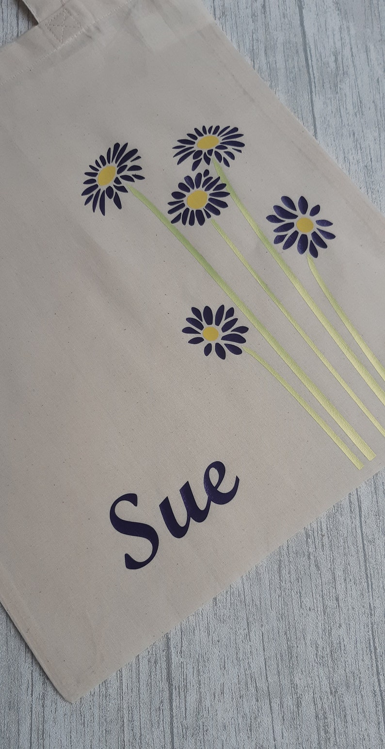 Daisy Print Tote Bag met naam Gepersonaliseerde tas Positiviteit Positieve mentaliteit Katoenen draagtas Moederdag Cadeau afbeelding 4