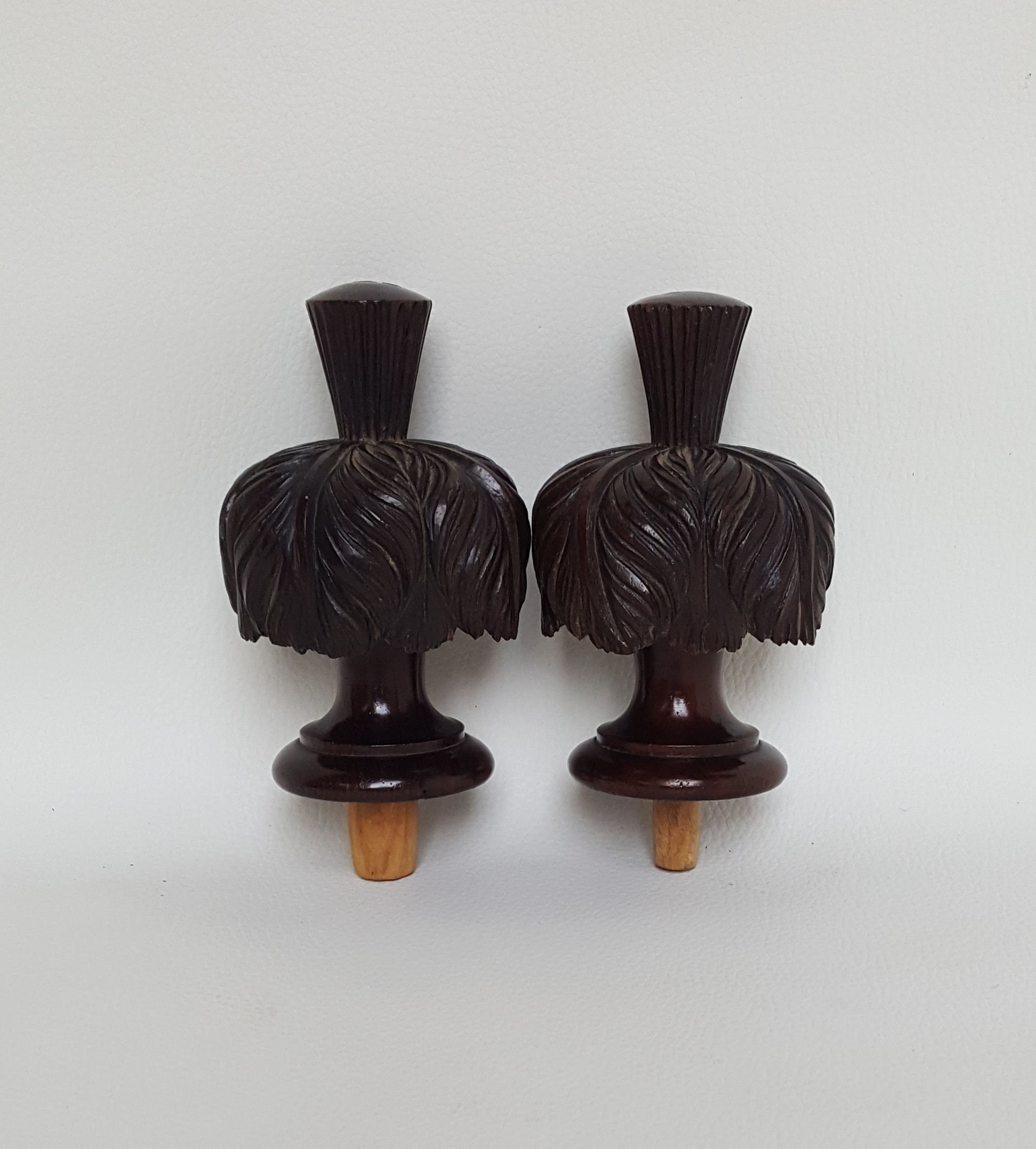 Paire Français Finials en Bois Anciens, Sculpté, Embellissements Ornementaux