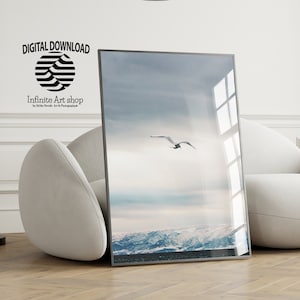 Minimalistischer fliegender Vogel Druck, Winter Berg Landschaft Kunst, ruhige Natur Wand Dekor, Wolken Fotografie Poster, digitaler Download