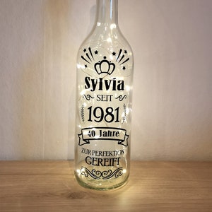 Leuchtflasche Weinflasche Lichterkette mit individuellem Spruch zum runden Geburtstag, Flaschenlicht personalisierbar Jubiläum 40. 50. 60. Bild 1