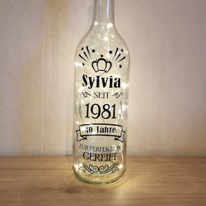 Leuchtflasche mit individuellem Spruch zum runden Geburtstag, personalisierbares Geschenk Jubiläum 30. 40. 50. 60. 70. 80. 90. Geburtstag