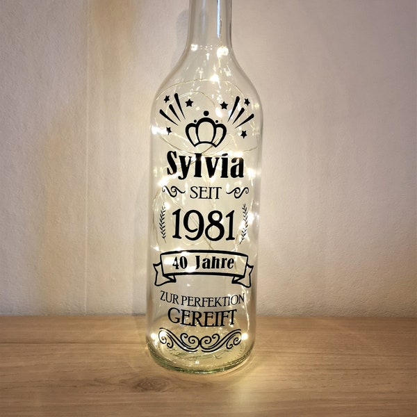 Leuchtflasche - Weinflasche Lichterkette mit individuellem Spruch zum runden Geburtstag, Flaschenlicht personalisierbar Jubiläum 40. 50. 60.