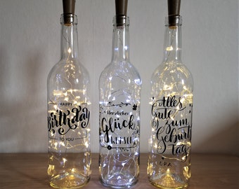 Bottle light mit Spruch /„Hier herrschen Chaos und Liebe/“ und LED Lichterkette Prima Idee als Geschenk Flaschenlicht Deko. Leuchtflasche