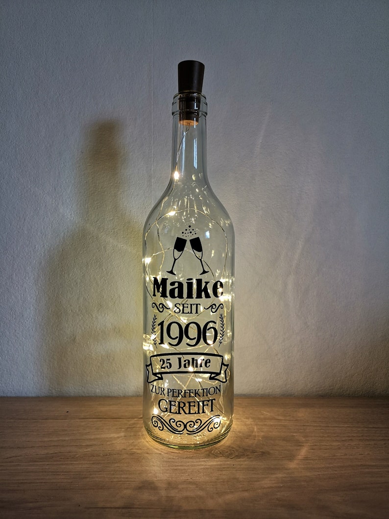 Leuchtflasche Weinflasche Lichterkette mit individuellem Spruch zum runden Geburtstag, Flaschenlicht personalisierbar Jubiläum 40. 50. 60. Bild 3