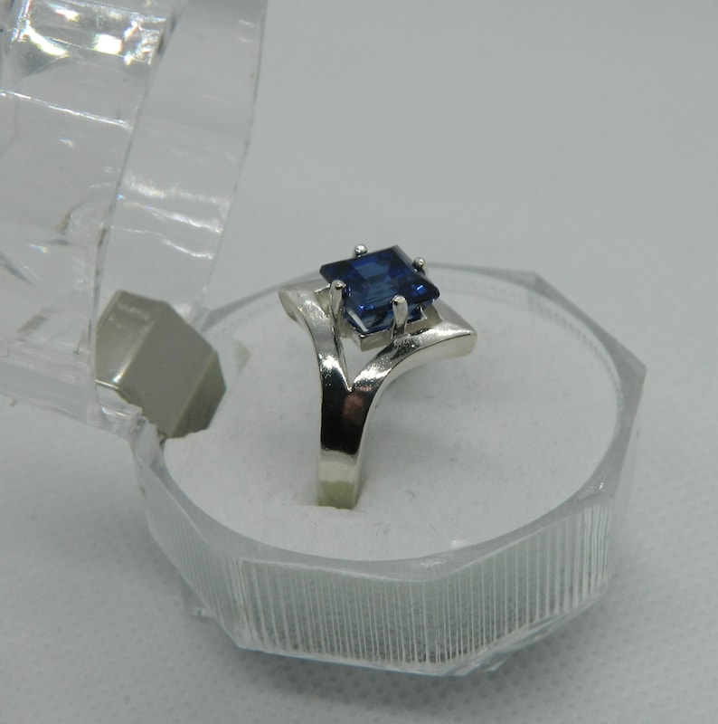 LAB SAPPHIRE Medium Dark Blue Square-Cut 2.65ct Lab Created Sapphire Solitaire Sterling Silver Ring