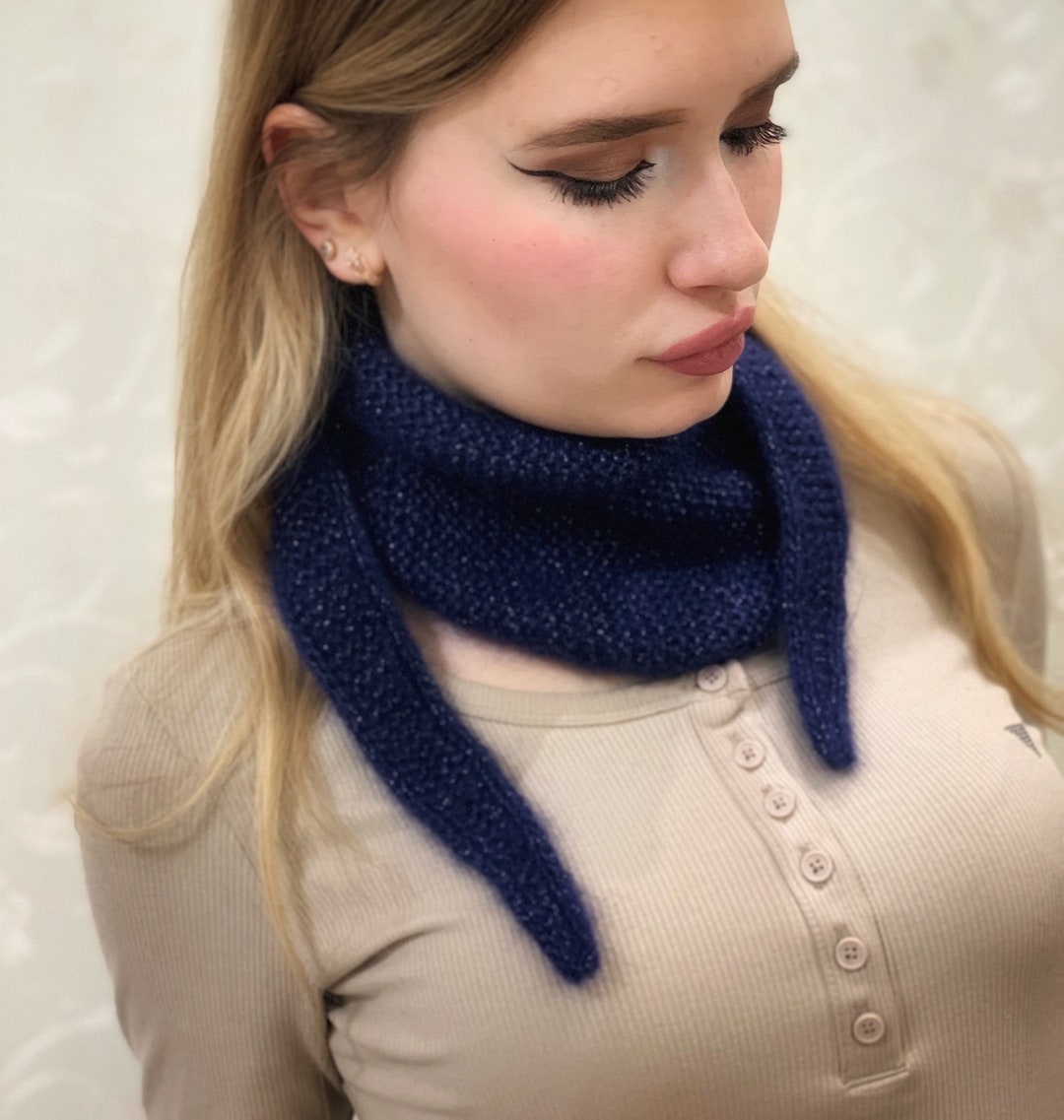 Small Neck Scarf Stylish and Versatile Accessory for Yearround Fashion