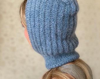 Handgestrickte Mohair Balaclava: Blaue weiche Strickmütze