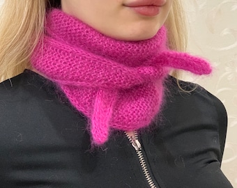 Foulard Doré Sur Un Fond Bleu Nuit Et Turquoise Premium