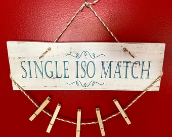 Single ISO Match Laundry Missing Sock Sign | Reclaimed Wood Family Sign Home Wall Door Decor