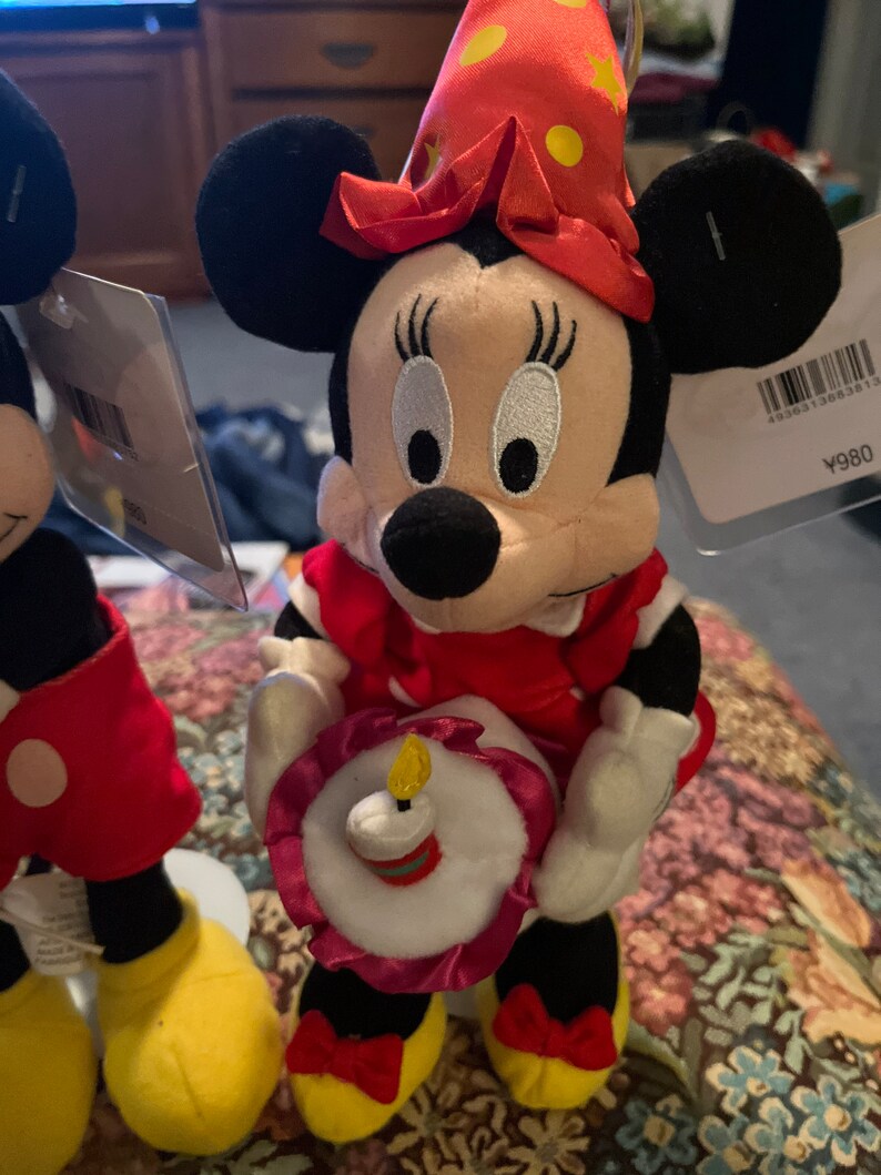 Disney World Happy Birthday Mickey and Minnie Plush with stands. Bild 3