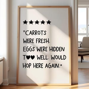 Puede incluir: Un cartel blanco con texto negro que dice "CARROTS WERE FRESH. EGGS WERE HIDDEN TO WELL. WOULD HOP HERE AGAIN." El cartel tiene cinco estrellas negras en la parte superior.