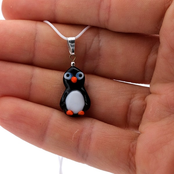 Pendentif réglable en verre de Murano Penguin (avec option de boucles d’oreilles), collier en verre de pingouin lampadaire, cadeau des amoureux des pingouins, animaux miniatures