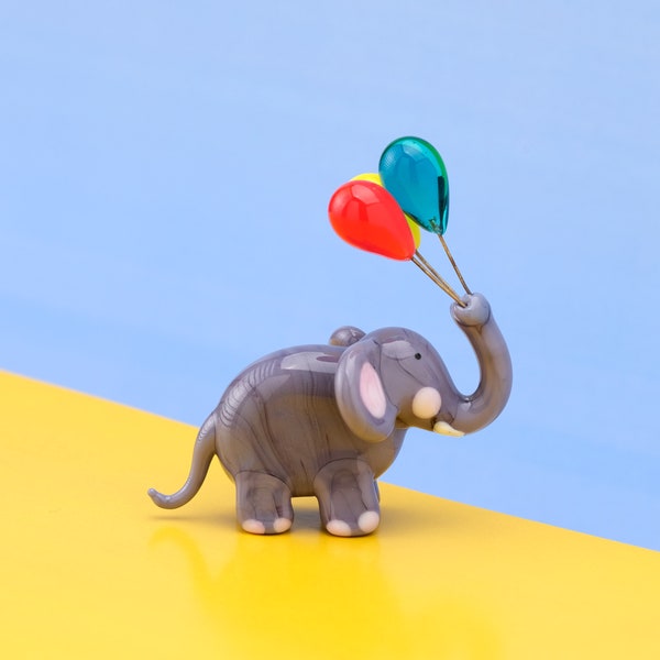 Éléphant en verre (2,4 po.), éléphant avec ballons colorés, animal miniature en verre fait main avec travail au chalumeau, sculpture en verre de Murano