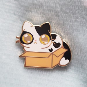 Spotted Kitty Hard Enamel Pins, &quot;We Fits, We Sits&quot; series, gold-plated, 1.25 inch