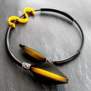Nylon mesh bud black flower bib  necklace with yellow and black rubber