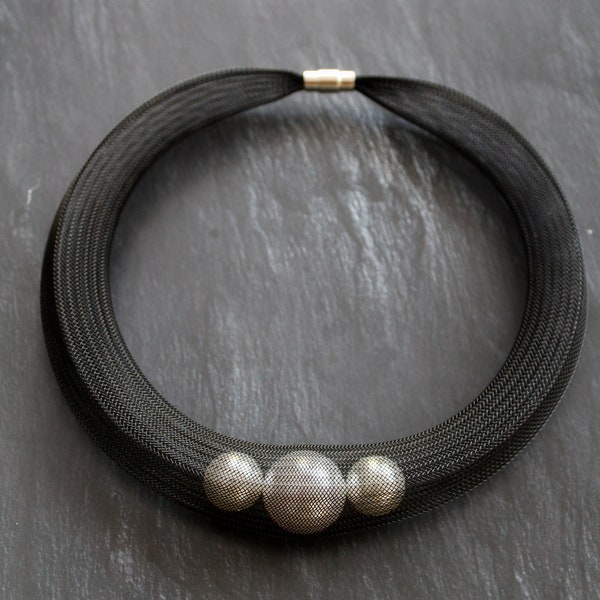 Statement black nylon mesh chunky necklace with 3 pearls