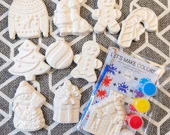 Christmas DIY Magnet Craft Kit – Holiday Kids’ Party Favor, Stocking Stuffer, Ready to Paint Gift for Children