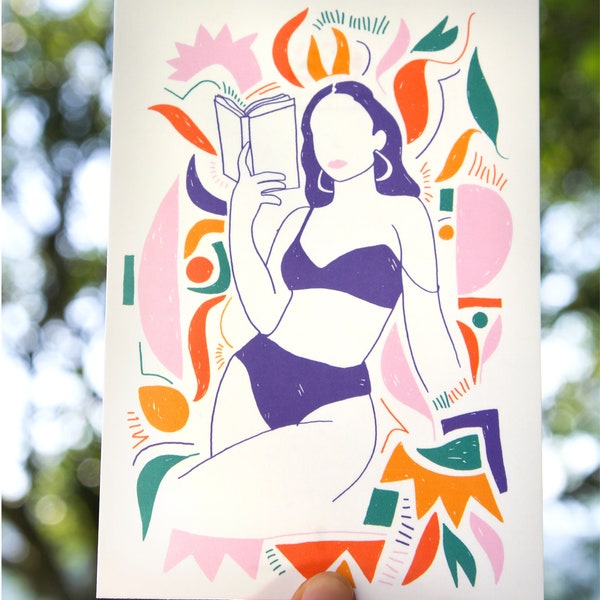 femme avec livre en maillot de bain, illustration coloré ambiance plage ensoleillée, Oriane