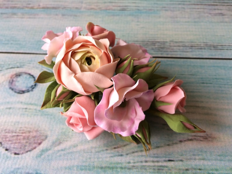 Ranunculus and roses floral hair comb. Dusty rose wedding bridal hair piece with blush pink flowers hair vine