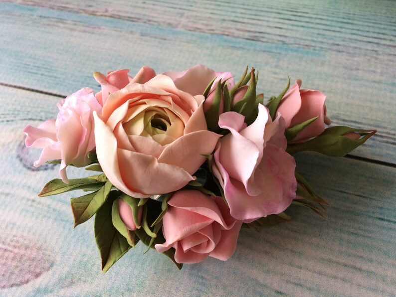 Ranunculus and roses floral hair comb. Dusty rose wedding bridal hair piece with blush pink flowers hair vine