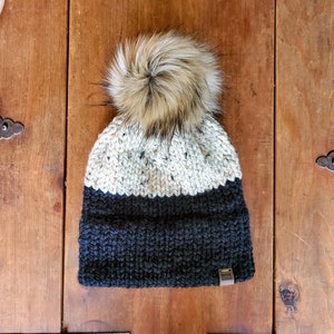 Toque per adulti a doppia tesa in maglia grossa bicolore // Pom Pom finto // Berretto lavorato a mano fatto a mano // Prodotto in Canada // Toque PENNY DOUBLE BRIM
