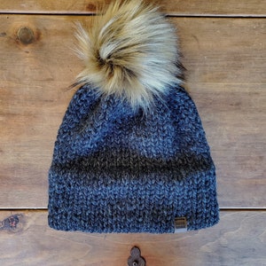 Toque per adulti a doppia tesa in maglia grossa // Pom Pom finto // Berretto lavorato a mano fatto a mano // Prodotto in Canada // Toque PENNY DOUBLE BRIM