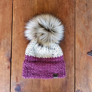 Toque a doppia tesa in maglia grossa bicolore per bambini // Pom Pom finto // Berretto lavorato a mano fatto a mano // Prodotto in Canada // Toque PENNY DOUBLE BRIM