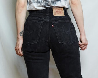 Levi's 550 jeans maat 27-28, vintage jaren 90 zwarte denim mom fit gemaakt in de VS