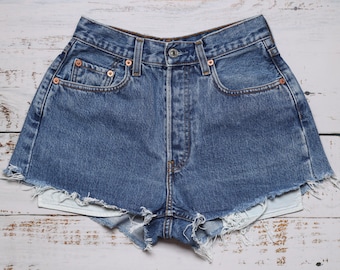 Spodenki LEVI'S 538 rozmiar W26 bardzo krótkie, jeansy Levi's w kolorze niebieskim, vintage, z wysokim stanem i obciętymi nogawkami
