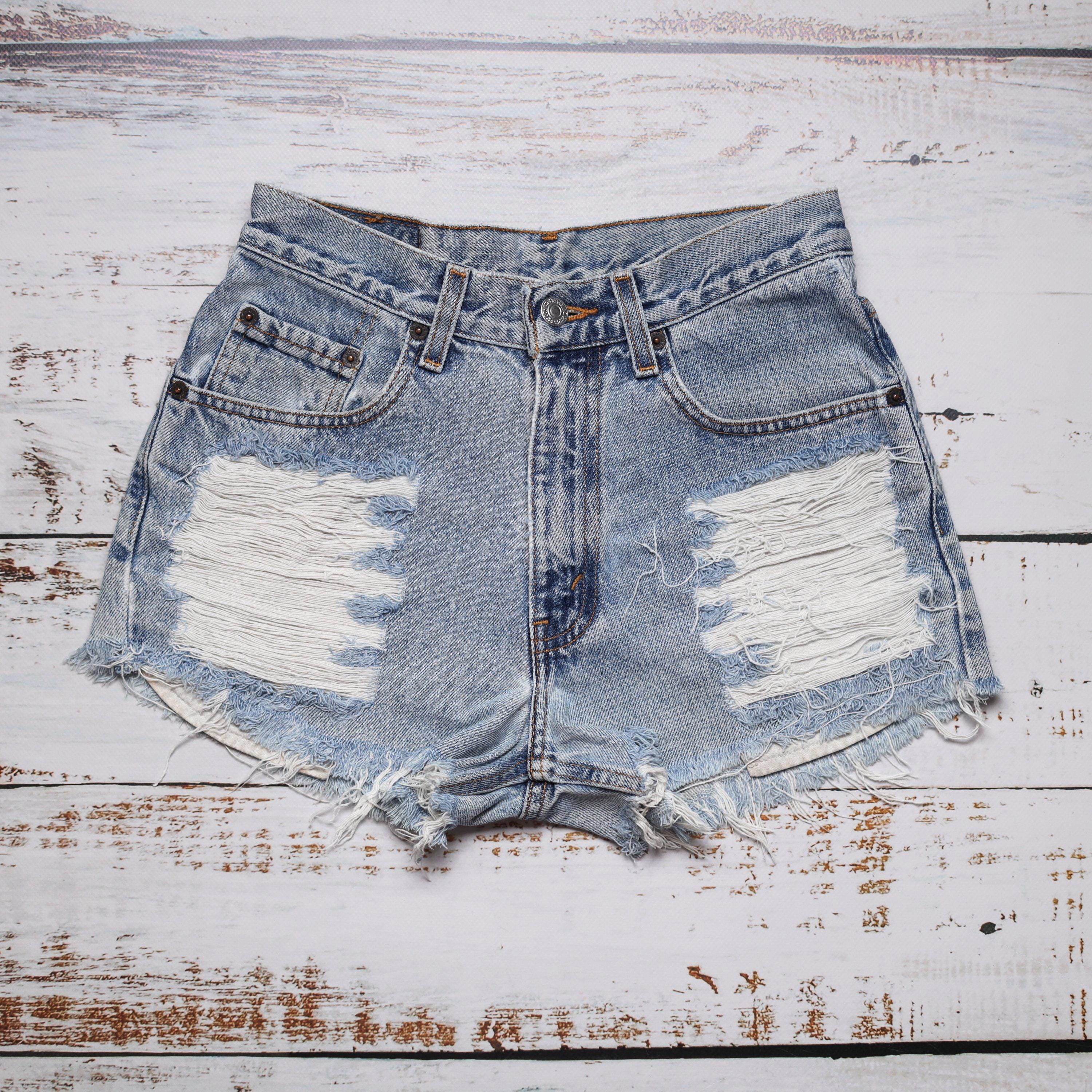 Distressed LEVI'S 550 Student Shorts Size 27, Vintage Light Blue
