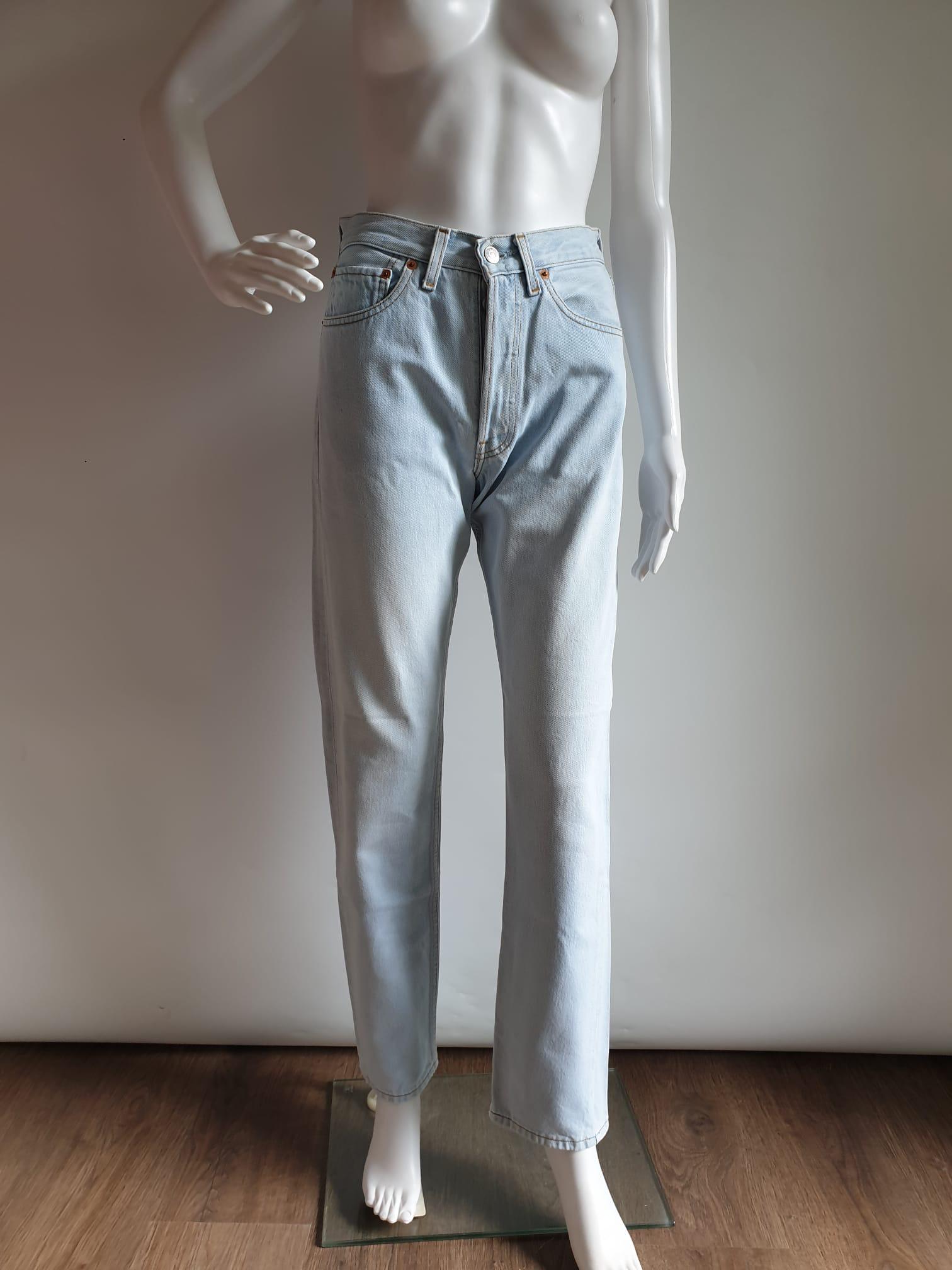 Levi's 501 jeans size W26 L32 straight leg, 1990s Very light blue
