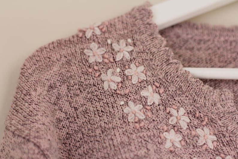 90/'s Pullover with flower embroidery in size Large Vintage pink melange sweater for women
