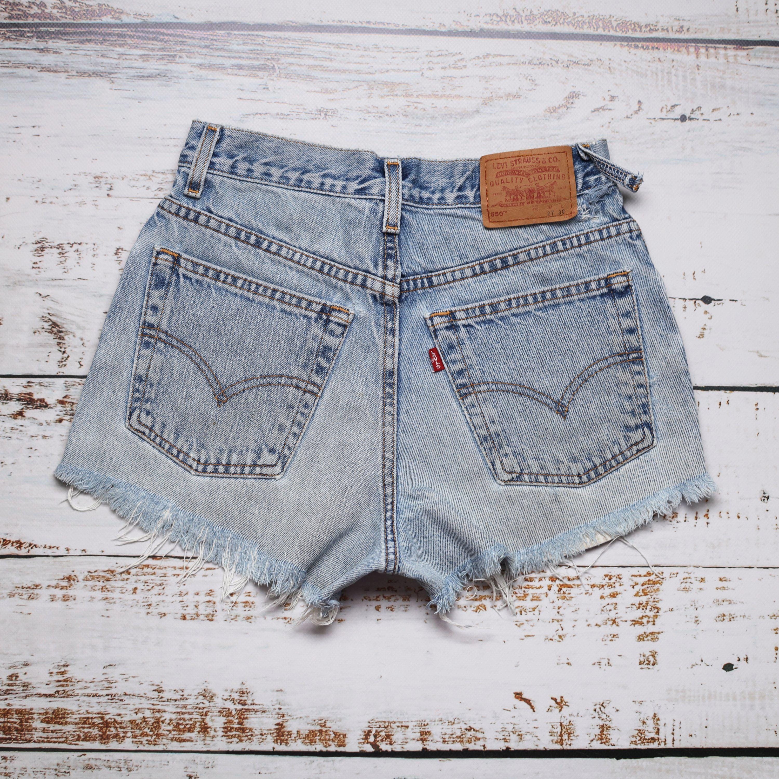 student apathy　Denim shorts Distressed LEVI'S 550 Student Shorts Size 27, Vintage Light Blue