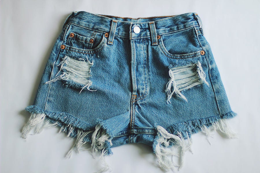 distressed levis shorts