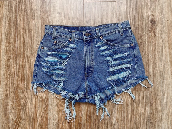 vintage distressed levi shorts