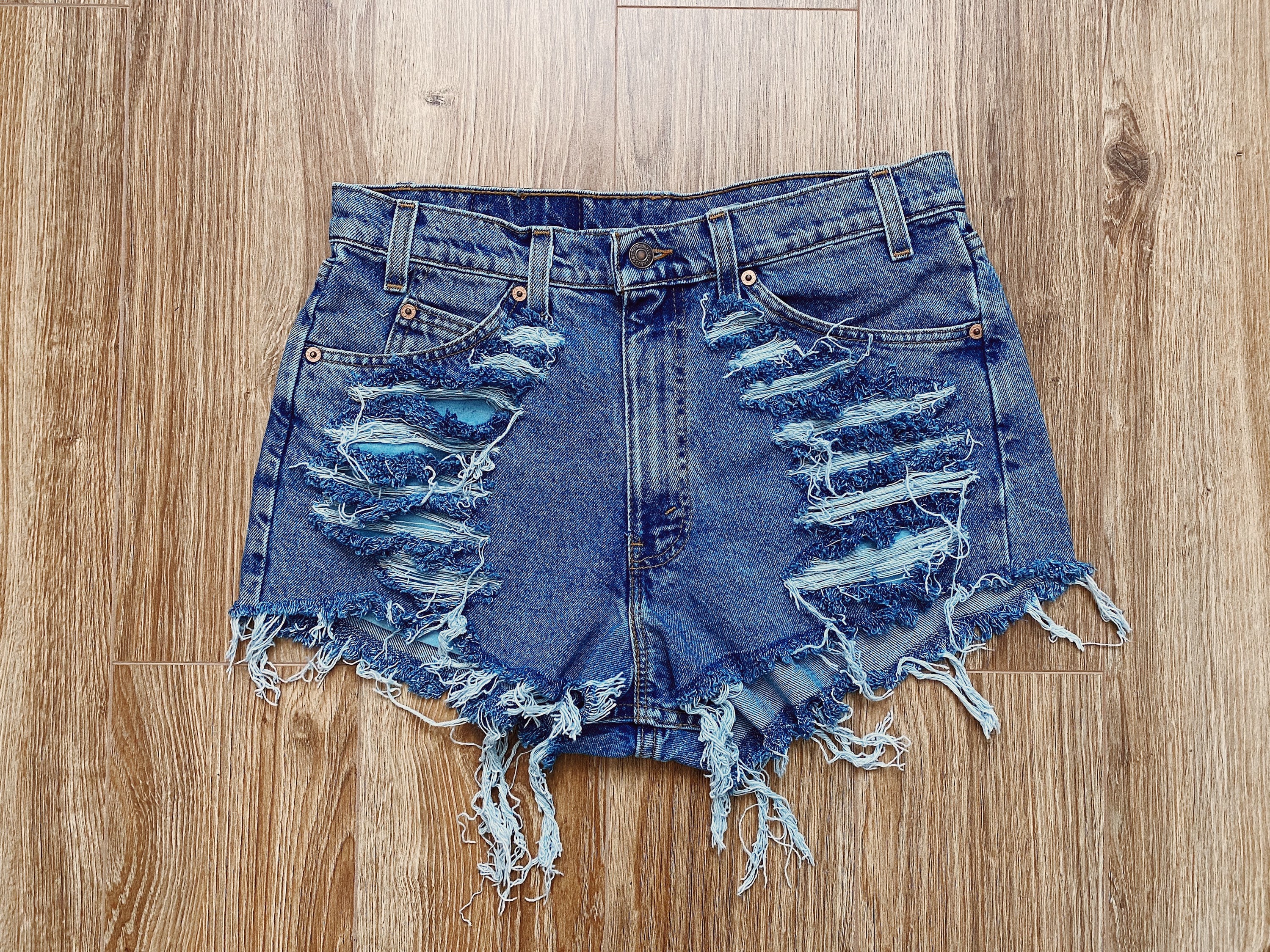 distressed shorts levis