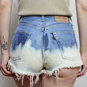 LEVI'S Nietenshorts Gr. 27, Upcycled Vintage Ombre Jeansshorts Bild 5