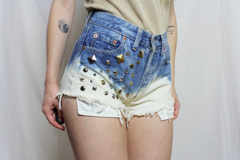 LEVI'S Nietenshorts Gr. 27, Upcycled Vintage Ombre Jeansshorts Bild 7