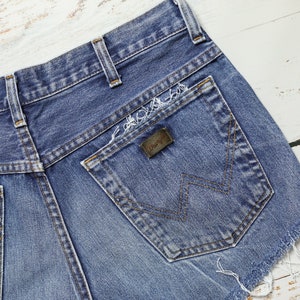 WRANGLER jean shorts W34, Blue denim shorts with distressing image 9