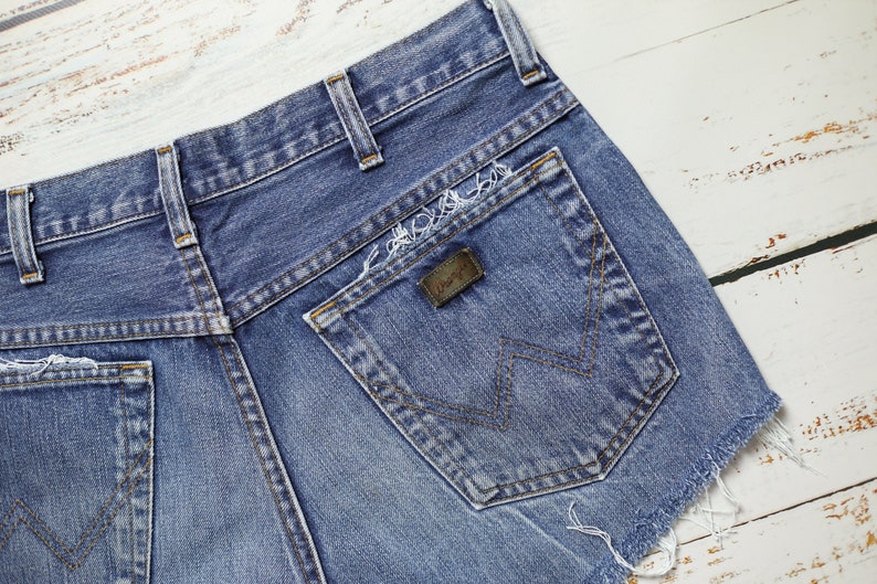 WRANGLER jean shorts W34, Blue denim shorts with distressing image 9