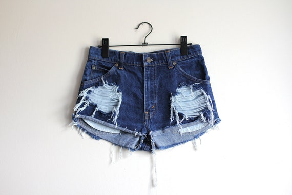 levi's distressed denim shorts