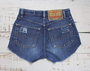 DIESEL Jeans shorts ripped, Mittlere Jeans Shorts Größe W26 XXS