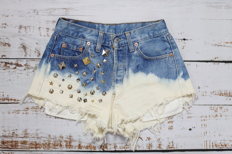 LEVI'S Nietenshorts Gr. 27, Upcycled Vintage Ombre Jeansshorts Bild 8