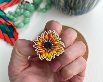 bright yellow sunflower pin badge. Lapel pin, sunflower badge, sunflowers gift, summer flower brooch, yellow jewellery, teacher gift.