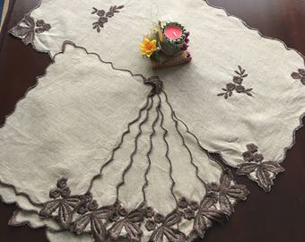 Couverture brodée, Ensemble d'une grande nappe et de 6 petites serviettes, Set de broderie florale de serviettes, Set de serviettes avec broderie