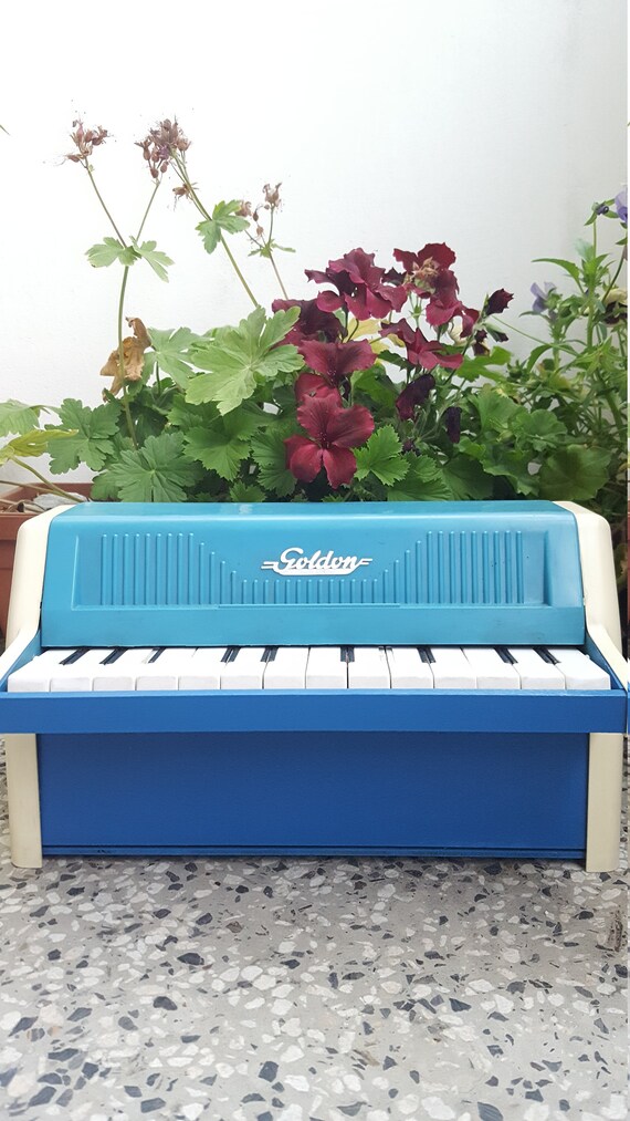 goldon toy piano