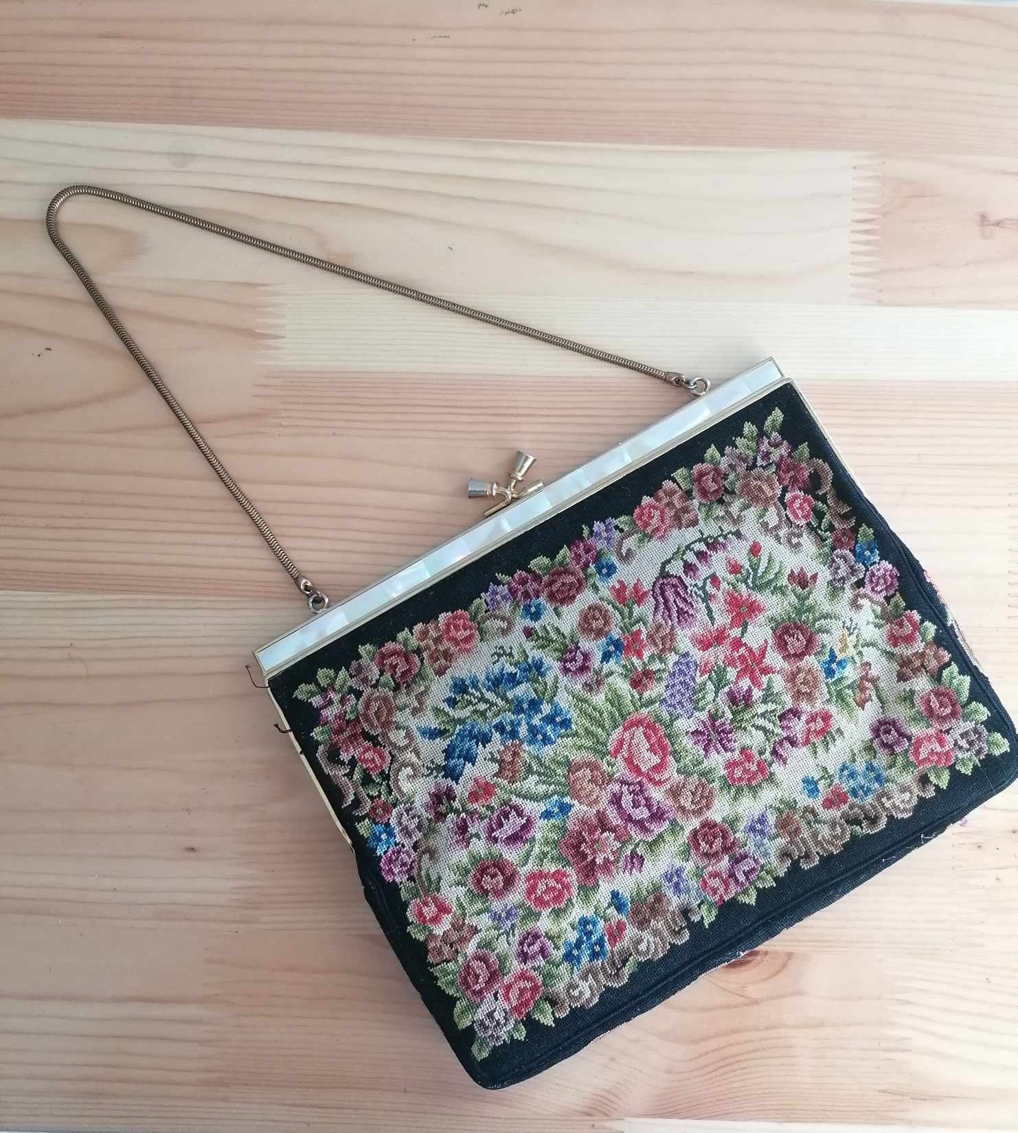 Purse , Vintage Mini Travel Sewing Kit, Purse, Compact Size Wallet Style,  Sewing Accessories, Sewing Kits 