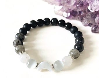 Moon Bead Bracelet, Mother Of Pearl Moon Bracelet, Moon Jewelry, Moon and Celestial Bracelet, Moon Gemstone Bracelet, Moon Of Pearl Bracelet